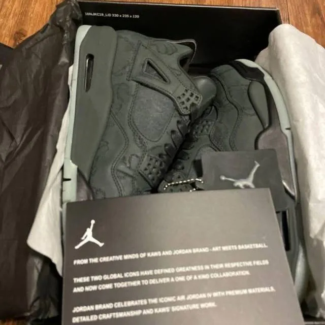 Air jordan 4 kaws