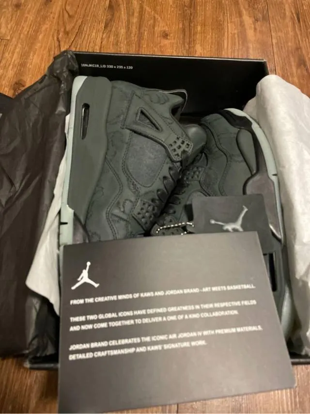 Air jordan 4 kaws