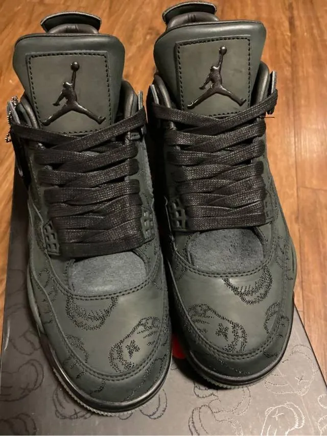 Air jordan 4 kaws