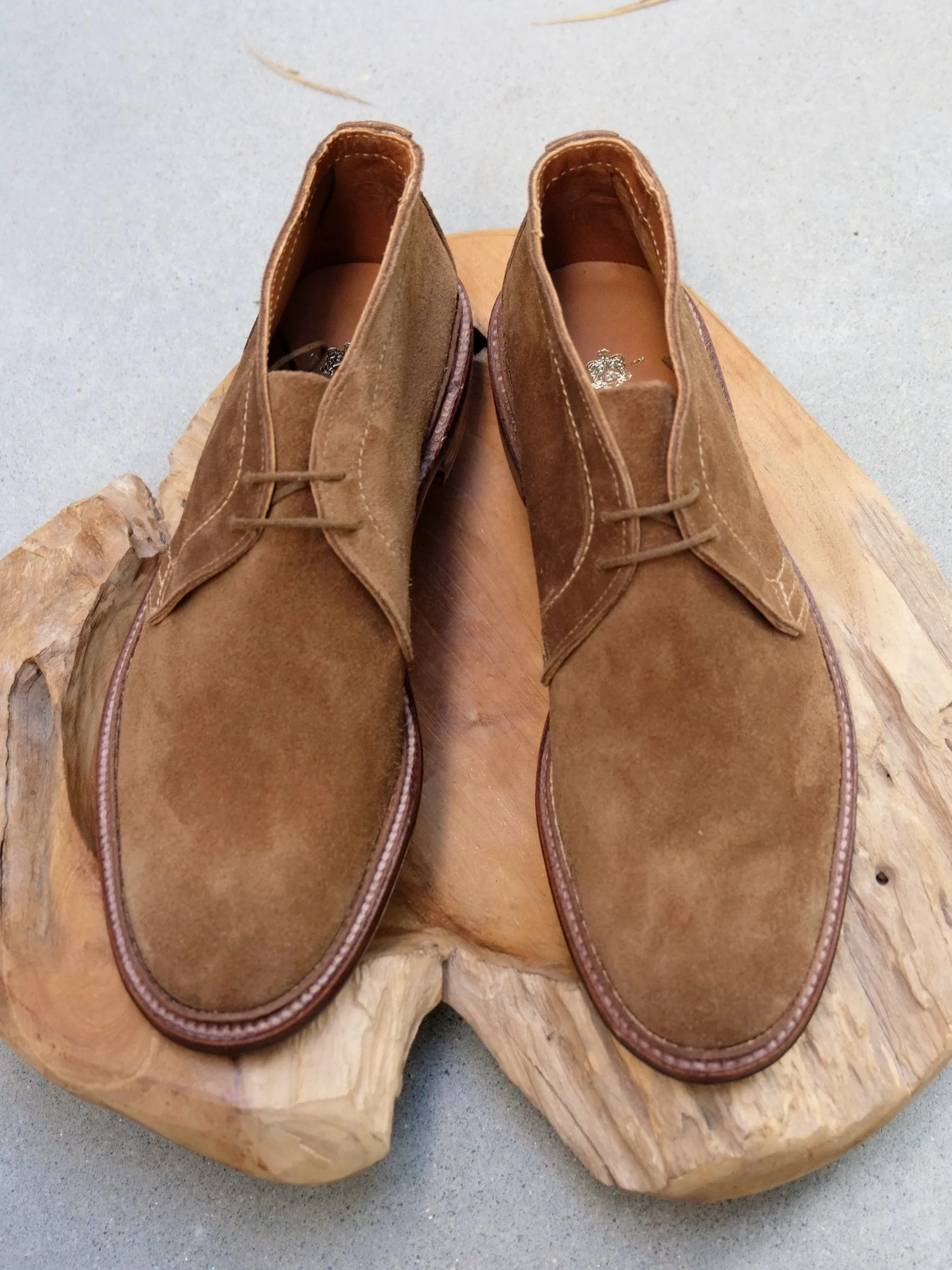 Alden Unlined Chukka in Snuff Suede