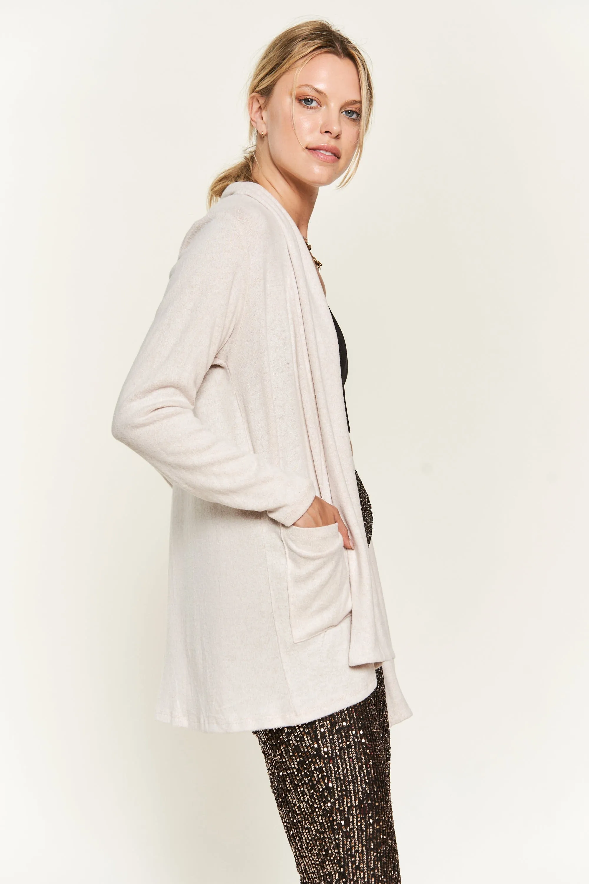 Cardigan - Oatmeal: Discover the perfect stance with our latest collection