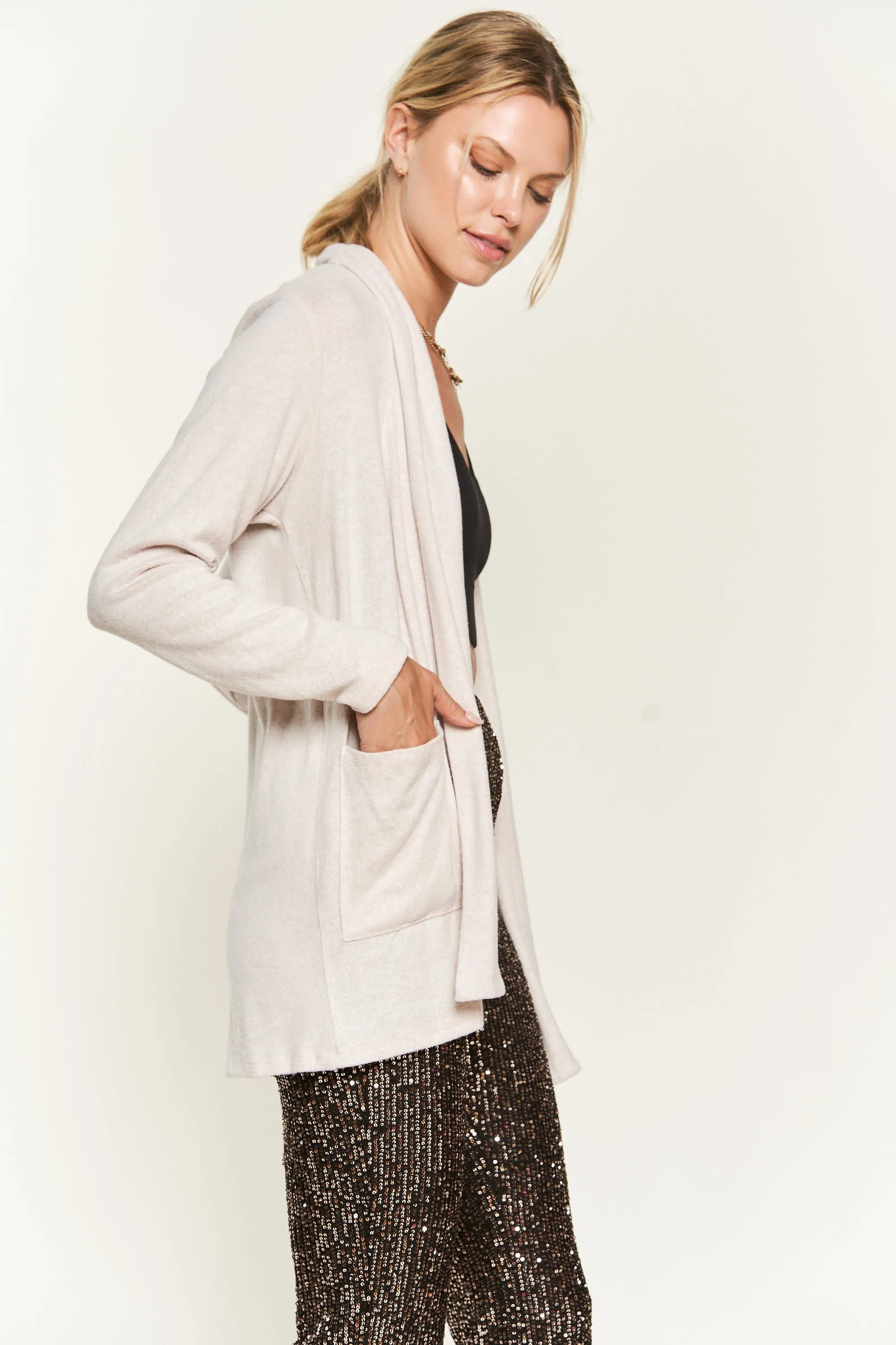 Cardigan - Oatmeal: Discover the perfect stance with our latest collection