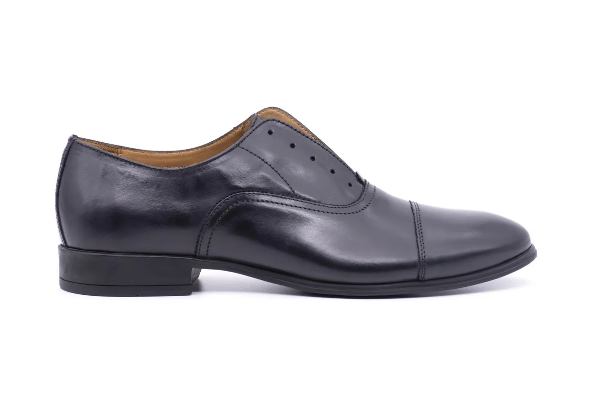 Google-friendly Oxford shoes.