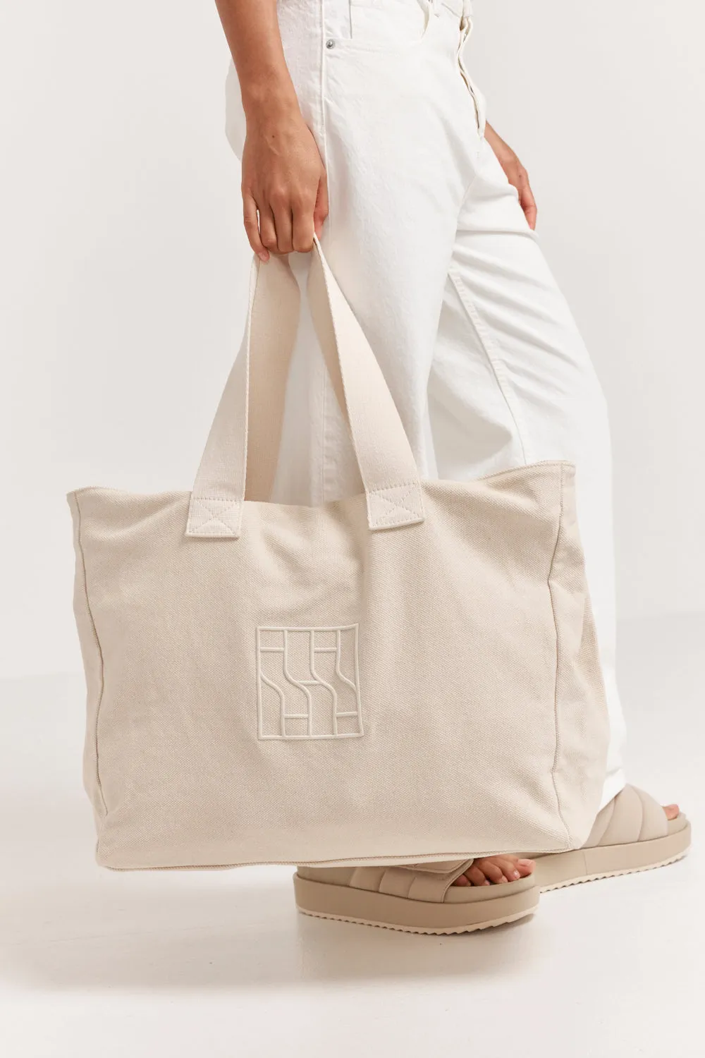 Henne Tote Bag