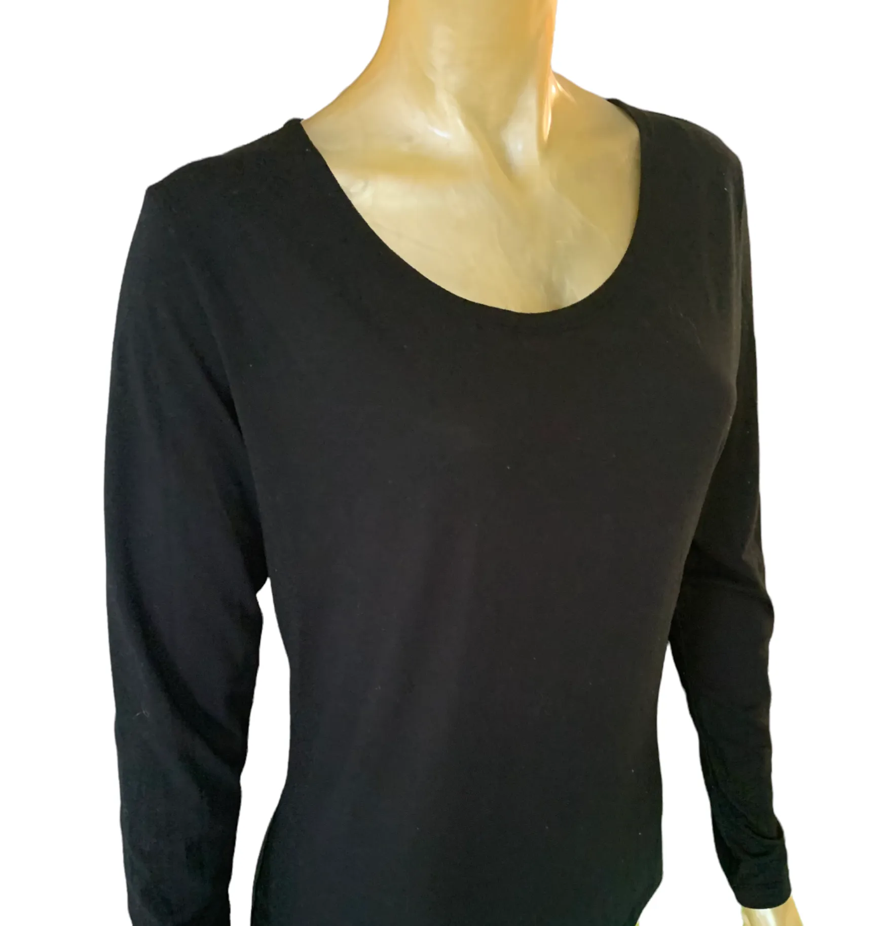 Long sleeve scoop neck top