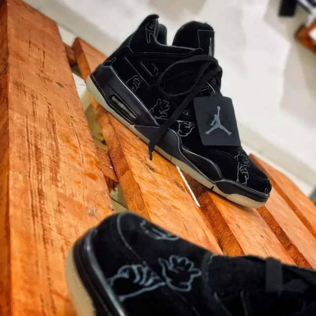 Nike Air Jordan 4 Kaws