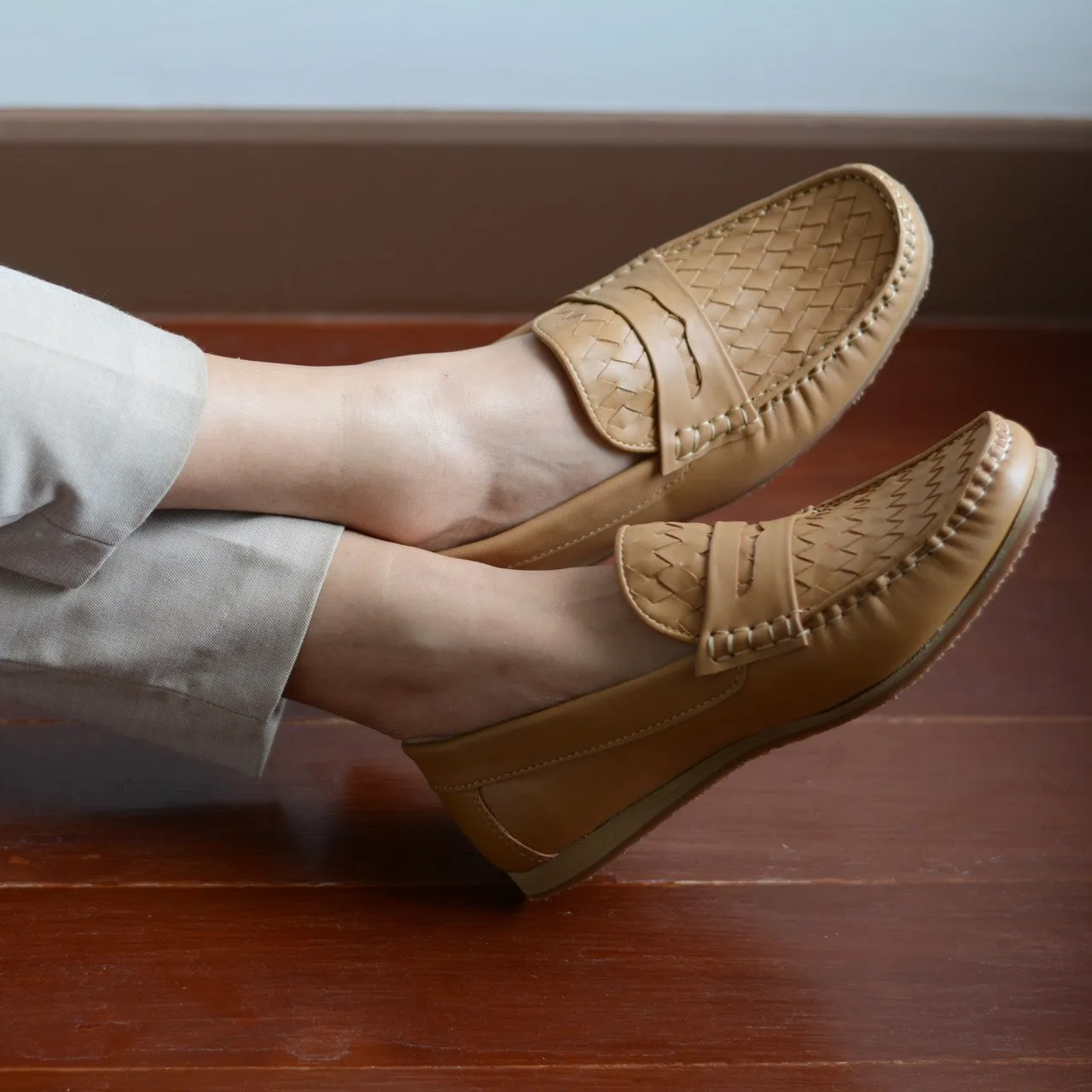 W823 Classic Woven Loafer in Matt Beige