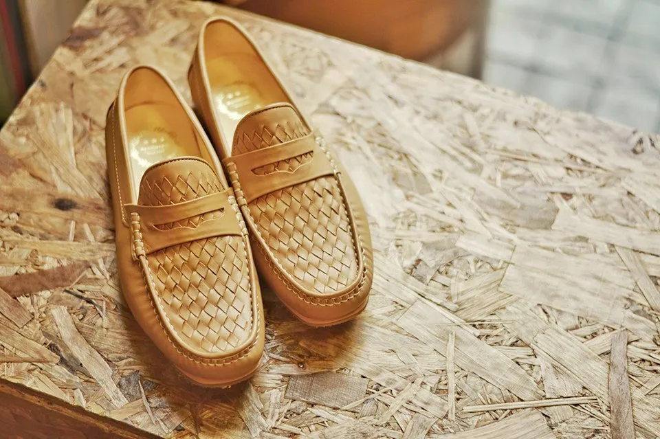 W823 Classic Woven Loafer in Matt Beige