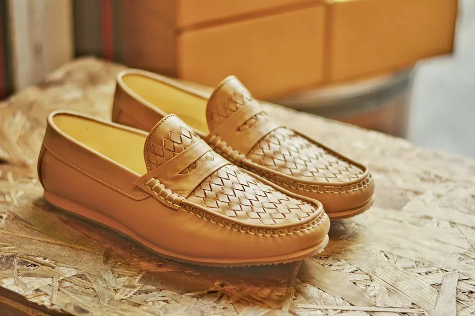 W823 Classic Woven Loafer in Matt Beige