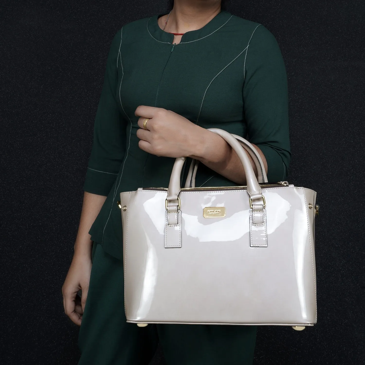 Women Fashion Tote Bag in Patent Beige Leather