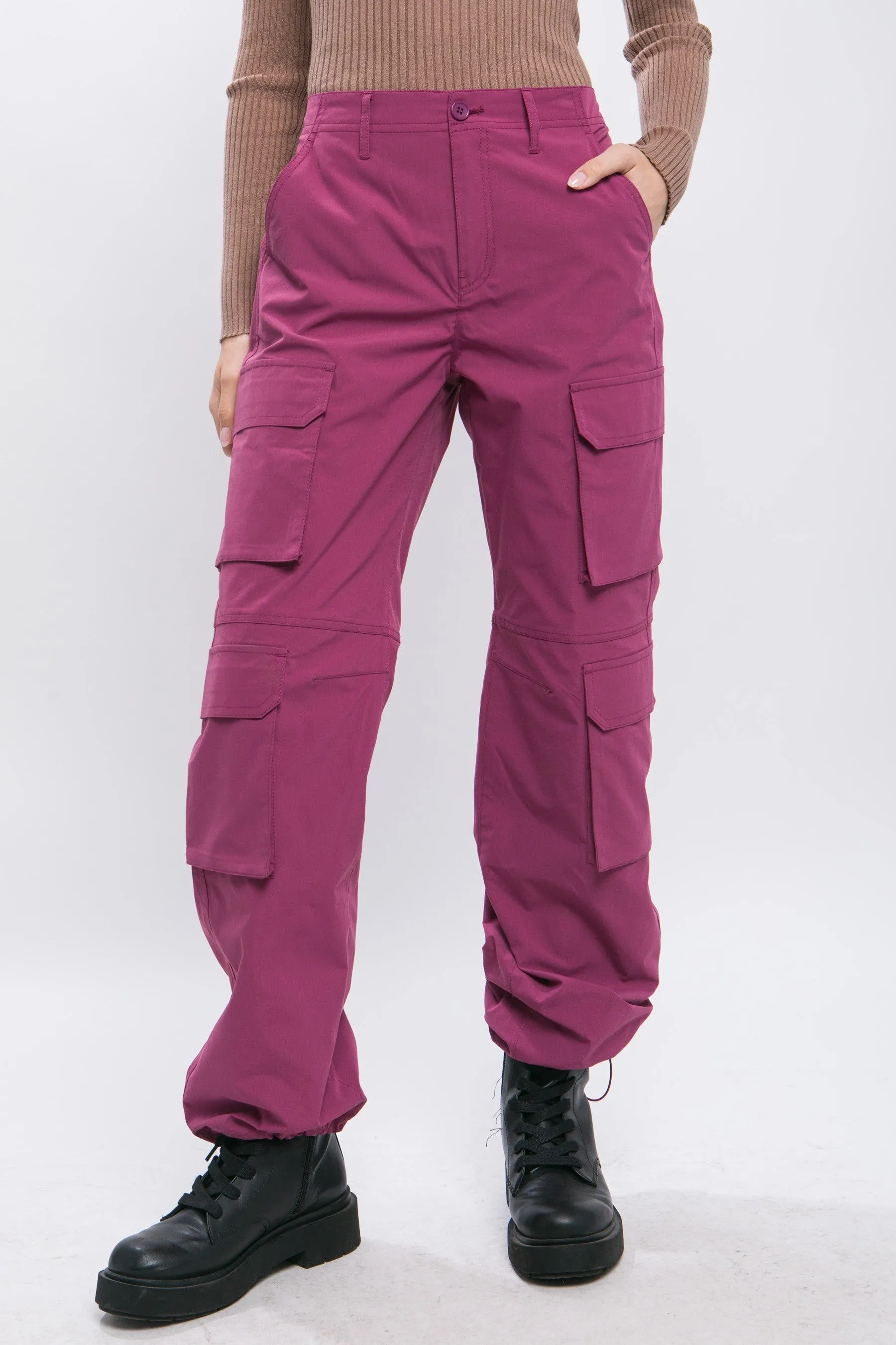 Women's cargo pants, button closure, multiple pockets