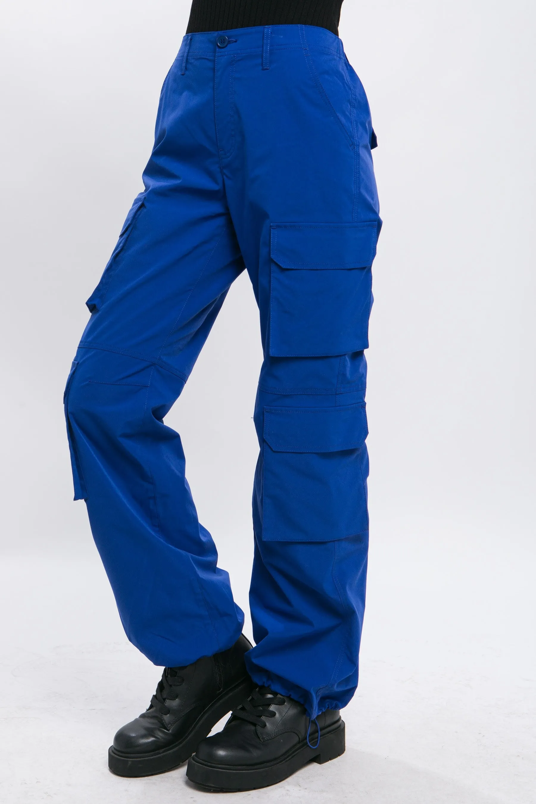 Women's cargo pants, button closure, multiple pockets